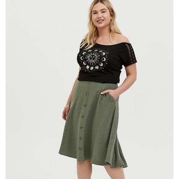 Torrid green textured button midi skirt